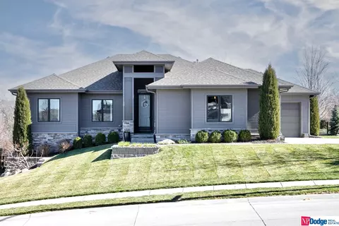 17704 Corby St, Omaha, NE 68116