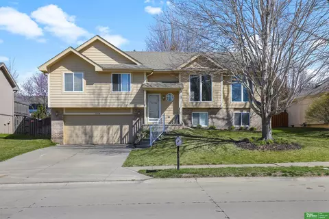 15334 Corby St, Omaha, NE 68116