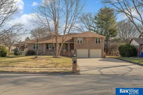 1825 Saint Andrews Pl, Lincoln, NE 68512