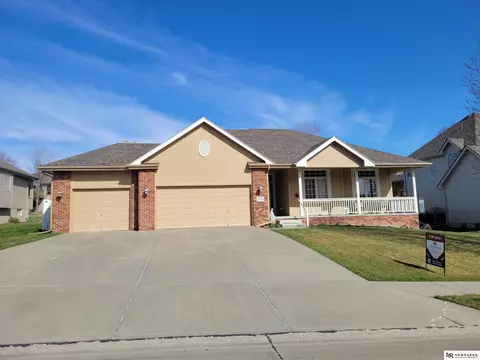 8105 S 106th St, La Vista, NE 68128