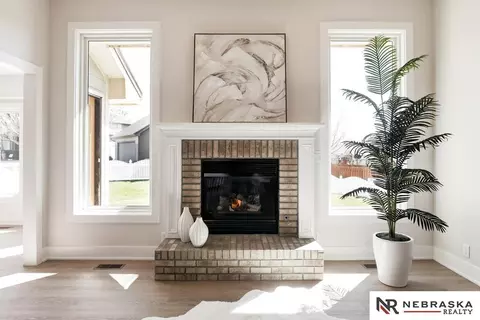 317 Castle Pine Dr, Papillion, NE 68133