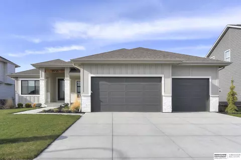 18726 Fowler St, Omaha, NE 68022
