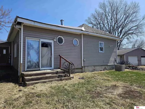 41761 Ivory Ln, Oakland, IA 51560