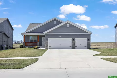8034 Kilpatrick Pkwy, Bennington, NE 68007