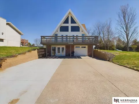 2214 Dunbar Dr, Plattsmouth, NE 68048