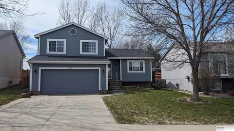 8968 N 81st St, Omaha, NE 68122