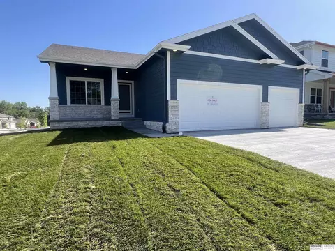 19807 Redwood St, Gretna, NE 68028