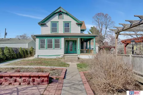 3008 Holdrege St, Lincoln, NE 68503