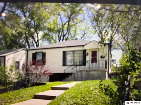 3329 N 38th St, Omaha, NE 68111