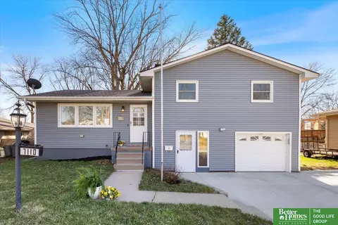 7110 Wood Lane Dr, La Vista, NE 68128