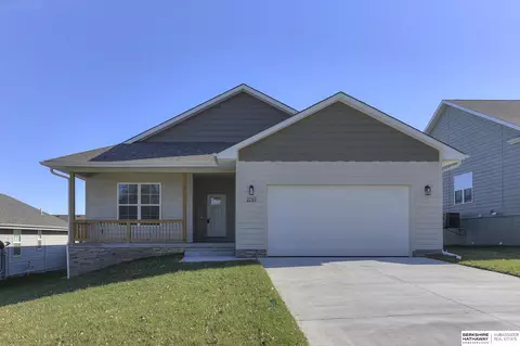 2749 College Dr, Blair, NE 68008