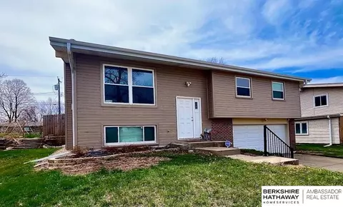 8211 Elizabeth Dr, Lincoln, NE 68505