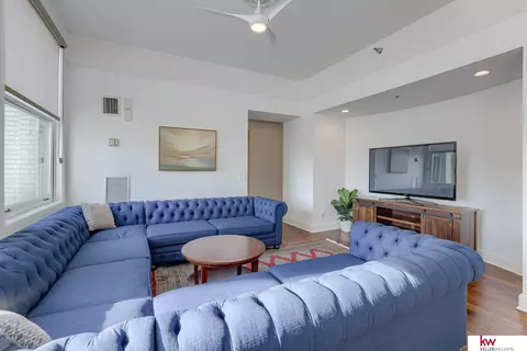 300 S 16 St #901, Omaha, NE 68102