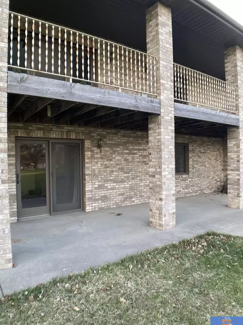 Exterior - 917 Paddock St, Beatrice, NE 68310 photo 3 of 9