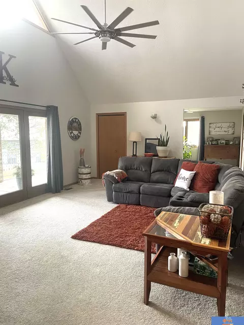 Living - 917 Paddock St, Beatrice, NE 68310 photo 2 of 7