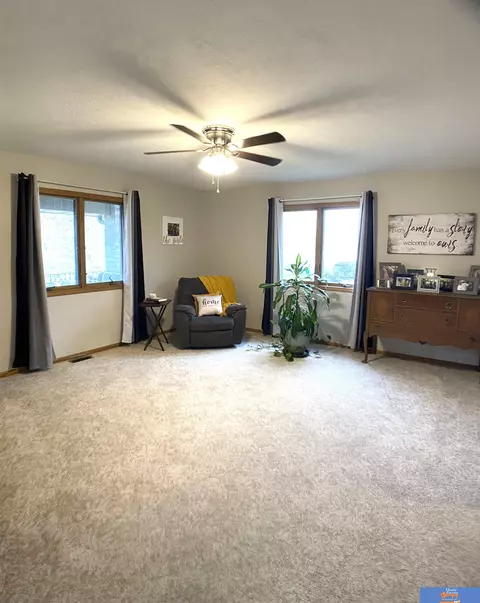 Living - 917 Paddock St, Beatrice, NE 68310 photo 3 of 7