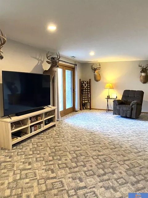Living - 917 Paddock St, Beatrice, NE 68310 photo 5 of 7