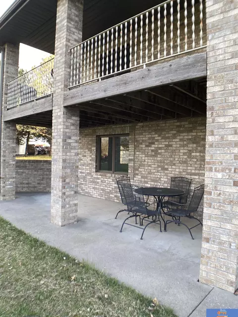 Exterior - 917 Paddock St, Beatrice, NE 68310 photo 2 of 9