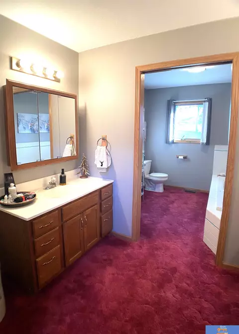 Bath - 917 Paddock St, Beatrice, NE 68310 photo 5 of 8