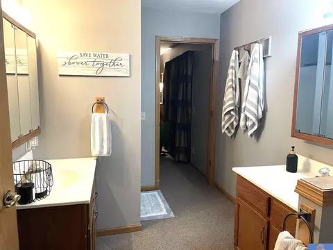Bath - 917 Paddock St, Beatrice, NE 68310 photo 1 of 8