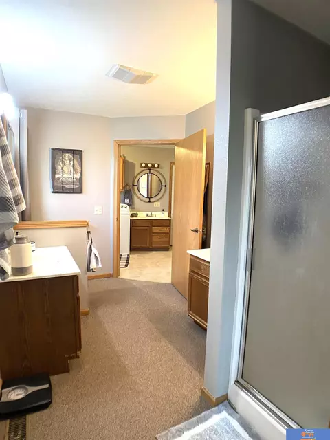Bath - 917 Paddock St, Beatrice, NE 68310 photo 3 of 8