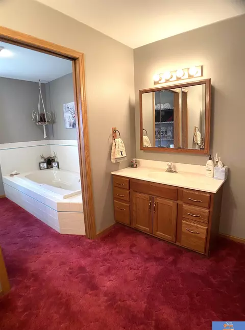 Bath - 917 Paddock St, Beatrice, NE 68310 photo 6 of 8