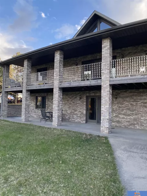 Exterior - 917 Paddock St, Beatrice, NE 68310 photo 1 of 9