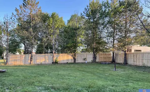 Exterior - 917 Paddock St, Beatrice, NE 68310 photo 5 of 9