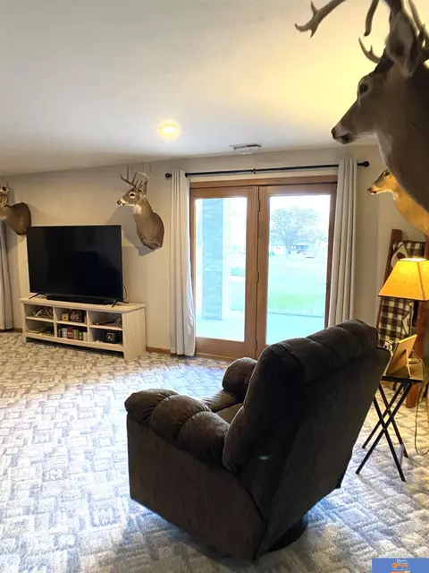 Living - 917 Paddock St, Beatrice, NE 68310 photo 6 of 7