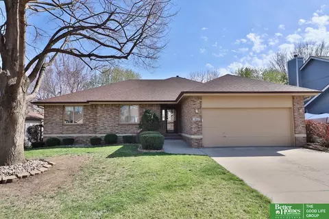 1907 Skyhawk Ave, Papillion, NE 68133
