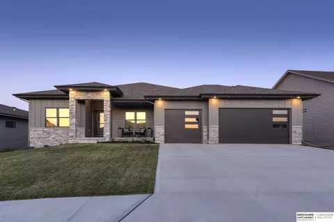 4213 S 220 St, Elkhorn, NE 68022