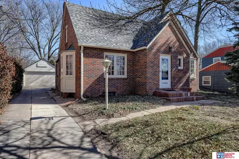 1932 S 48th St, Lincoln, NE 68506