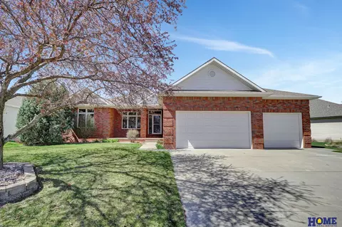 4415 Pioneer Greens Dr, Lincoln, NE 68526