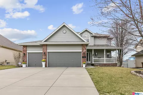 11918 S 52 St, Papillion, NE 68133