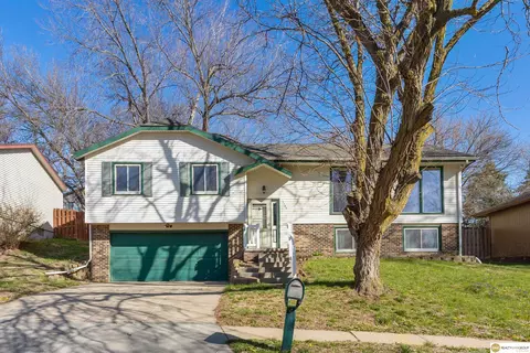 3720 Lawnwood Dr, Bellevue, NE 68123