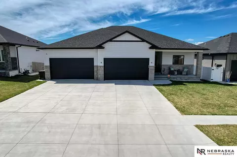 9325 Brienna Dr, Lincoln, NE 68516