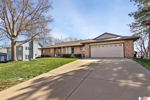 5926 S 72nd St, Lincoln, NE 68516