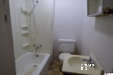 Bath - 532 W Ella St, Beatrice, NE 68310 photo 1 of 1