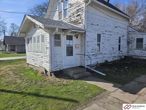 Exterior - 532 W Ella St, Beatrice, NE 68310 photo 3 of 5