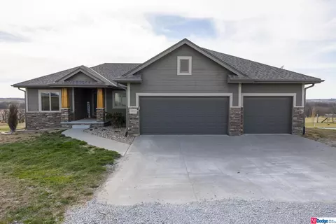 18850 Prairie Ridge Dr, Louisville, NE 68037