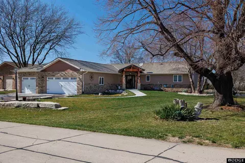 5107 Ventura Dr, Fremont, NE 68025