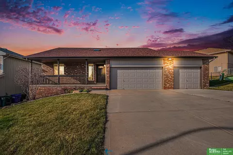 8424 Craig Ave, Omaha, NE 68122