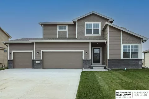 10390 S 113th St, Papillion, NE 68046