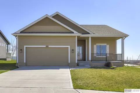 8215 S 186th St, Omaha, NE 68136