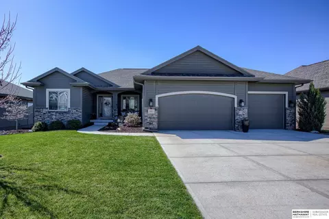 19811 Birch St, Gretna, NE 68028