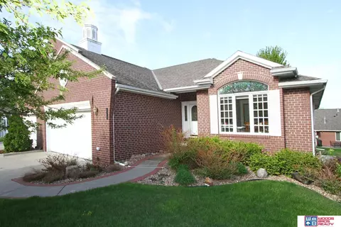 6331 S 35th Ct, Lincoln, NE 68516