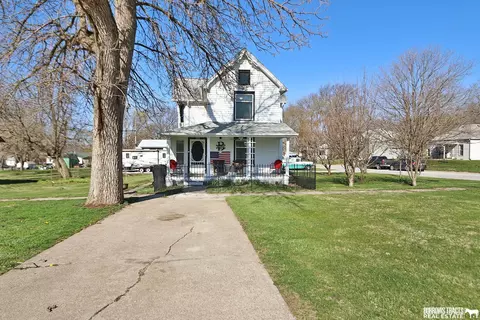 789 N 4th St, Tecumseh, NE 68450