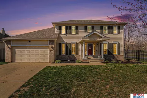 13808 Hillsborough Dr, Omaha, NE 68164