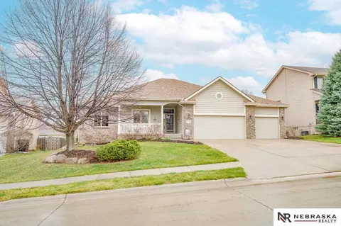 11903 S 52nd St, Papillion, NE 68133
