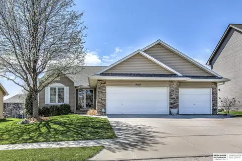 19657 Pine St, Omaha, NE 68130
